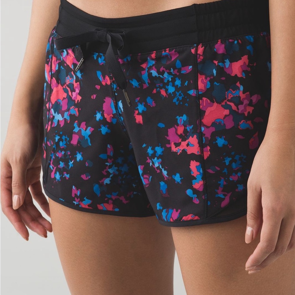 Lululemon Hotty Hot shorts | Black Multi-patterned